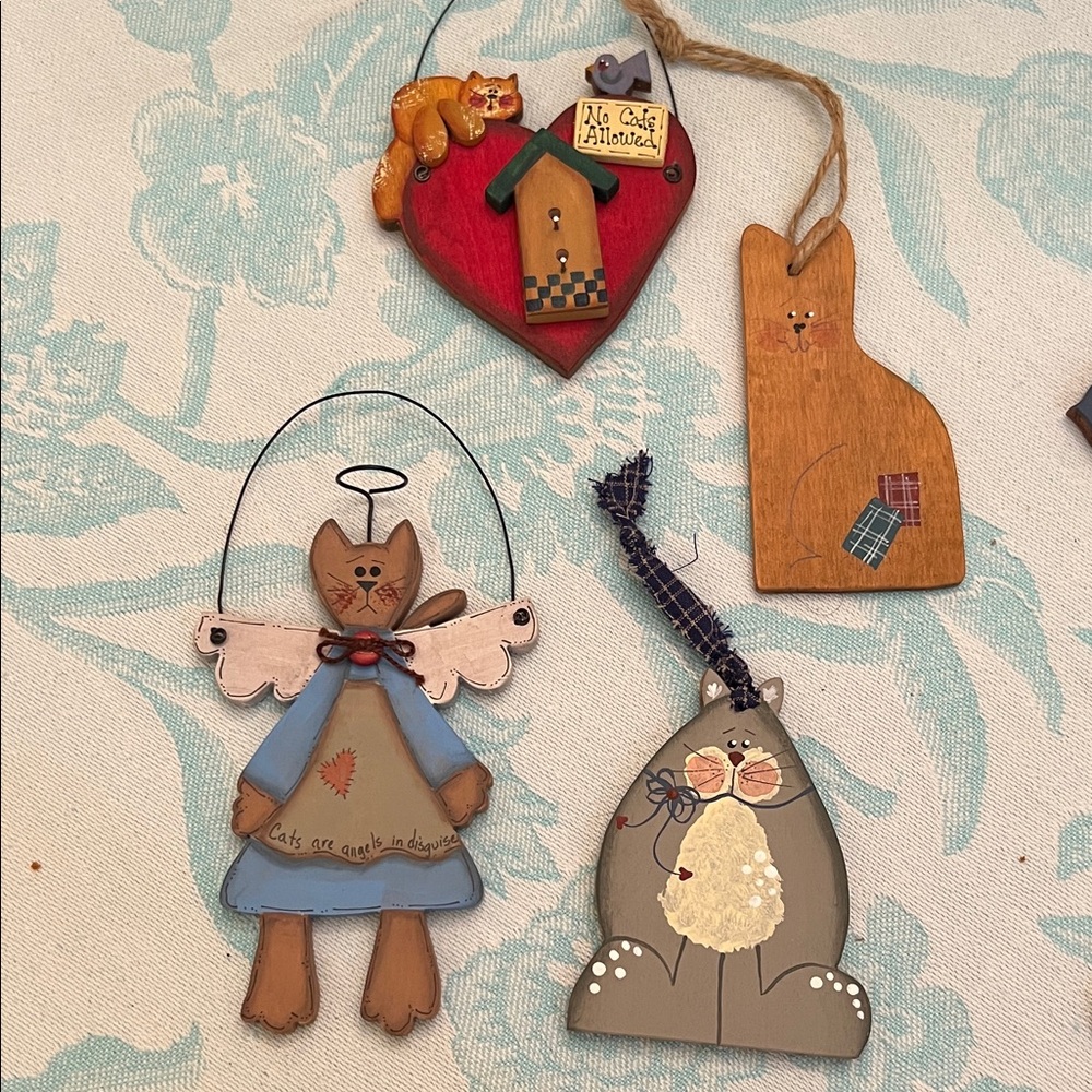 Set of 4 Hand Made Wooden Cat Ornaments w Hearts